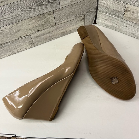 CL by Laundry Tan Wedge - Picture 4 of 6